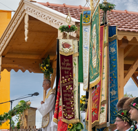 fileadmin/roha/Gautrachtenfest/Bilderglalerie/Gaufest-2023/Festsonntag/BR-GAUFEST-TEIS-2023-3-1007-02-D-M-roha-Tracht-Gaufest-Teisendorf.png