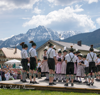 fileadmin/roha/images_galerie/brauchtum/Tracht/Trachtenverein_Anger/BR-MAIB-ANG-2017-1350-01-D-roha-Brauchtum-Maibaum-Anger-Trachten-Kinder-Jugend-Auftanz.png