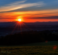 fileadmin/roha/images_galerie/stimmung-Sonne/Sonnenaufgang/SO-AU-TEI-GIERST-2020-05-0547-06-D-roha-Sonnenaufgang-Teisendorf-Gierstling.png