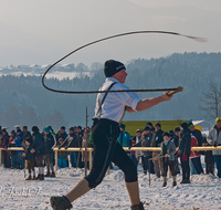 fileadmin/roha/images_galerie/brauchtum/Schnalzen/Teisendorf-Gauschnalzen/BR-SCHNA-0053-D-roha-Brauchtum-Aper-Schnalzen-Goassl-Teisendorf-Winter-Rupertigau-Rupertiwinkel.png