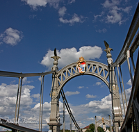 fileadmin/roha/images_galerie/orte_landschaft/Laufen/LAUF-BRUE-0003-D-roha-Laufen-Salzachbruecke-Salzach-Stiftskirche.png