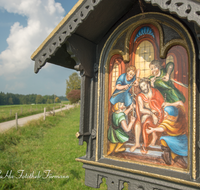 fileadmin/roha/images_galerie/kirche_religion/Tei-Wei-Rosenkranzweg/KKKM-TEI-WEI-ROS-08-0004-D-roha-Wegkreuz-Rosenkranz-Station-Teisendorf-Weildorf-Weg.png