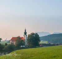 fileadmin/roha/images_galerie/orte_landschaft/Ainring/AINR-THUND-0012-D-roha-Ainring-Thundorf-Kirche-Ulrichshoegl.png