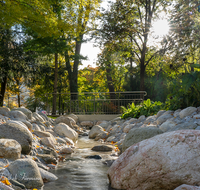 fileadmin/roha/images_galerie/orte_landschaft/Bad_Reichenhall/BAD-REI-FUSSG-0041-D-roha-Bad-Reichenhall-Bachlauf-Ortenaupark-Wasser.png