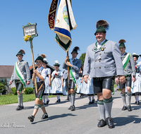 fileadmin/roha/images_galerie/brauchtum/Tracht/Trachtenverein_Anger/BR-TRACH-ANG-NEU-2019-08-11-1233-02-D-roha-Brauchtum-Tracht-Anger-Hoeglwoerth-Neukirchen-Festzug.png