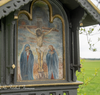 fileadmin/roha/images_galerie/kirche_religion/Tei-Wei-Rosenkranzweg/KKKM-TEI-WEI-ROS-10-0004-D-roha-Wegkreuz-Rosenkranz-Station-Teisendorf-Weildorf-gekreuzigt.png