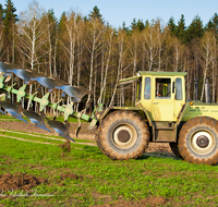 fileadmin/roha/images_galerie/Landwirtschaft/LANDW-MASCH-PFL-0014-1-D-roha-Landwirtschaft-Maschine-Pflug-Acker.png