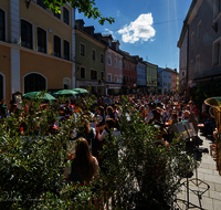 fileadmin/roha/images_galerie/orte_landschaft/Teisendorf/Teisendorf-Marktstrasse-Konzert/TEI-MA-STA-KON-2024-1-4013-D-roha-eisendorf-Marktstrasse-Standkonzert.png