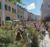 fileadmin/roha/images_galerie/orte_landschaft/Teisendorf/Teisendorf-Marktstrasse-Konzert/TEI-MA-STA-KON-2024-1-4013-D-roha-eisendorf-Marktstrasse-Standkonzert.png