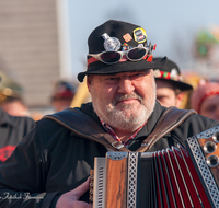 fileadmin/roha/images_galerie/brauchtum/Fasching/BR-FASCHI-PO-ZU-2015-1417-01-D-roha-Brauchtum-Fasching-Zug-Teisendorf.png