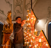 fileadmin/roha/images_galerie/brauchtum/Ostern/Herrengrab_Hoeglwoerth/BR-HEILIGGR-HOEGLW-ANZ-0005-2023-0821-1-D-roha-Brauchtum-Ostern-Kirche-Heiliggrab-Hoeglwoerth-Anger-Anzuenden.png