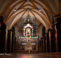 fileadmin/roha/images_galerie/brauchtum/Ostern/Herrengraeber/BR-HEILIGGR-ULRI-0015-D-M-roha-Brauchtum-Ostern-Heilig-Grab-Ulrichshoegl-Ainring-Kirche.png