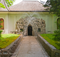 fileadmin/roha/images_galerie/orte_landschaft/Salzburg/Hellbrunn-Steintheater/SA-HELLBR-WASS-0002-33-D-roha-Salzburg-Schloss-Hellbrunn-Wasserspiele.png