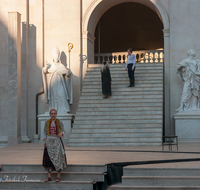 fileadmin/roha/images_galerie/orte_landschaft/Salzburg/Jedermann/2010/SA-KU-JEDERM-2010-0193-D-roha-Salzburg-Festspiele-Jedermann-Theater-Dom.png