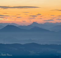 fileadmin/roha/images_galerie/stimmung-Sonne/SON-AU-STOISS-A-0001-0649-01-D-roha-Sonnenaufgang-Stoisser-Alm-Teisenberg.png