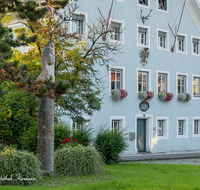 fileadmin/roha/images_galerie/orte_landschaft/Teisendorf/Teisendorf-Markt/TEI-MA-FORST-0009-D-roha-Teisendorf-Markt-Forstamt-Mariensaeule.png