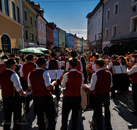 fileadmin/roha/images_galerie/orte_landschaft/Teisendorf/Teisendorf-Marktstrasse-Konzert/TEI-MA-STA-KON-2024-1-4087-D-roha-Teisendorf-Marktstrasse-Standkonzert.png