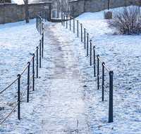 fileadmin/roha/images_galerie/wege/WEGE-AINR-0009-D-roha-Weg-Handlauf-Ainring-Winter-Schmiedeeisen.png