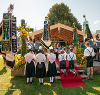 fileadmin/roha/images_galerie/orte_landschaft/Anger/Anger-Trachten-Musik-Fest/BR-FEST-ANG-MUS-TRACH-2018-08-19-1056-01-D-roha-Brauchtum-Fest-Anger-Trachtenverein-Musikkapelle-Festaltar.png