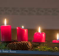 fileadmin/roha/images_galerie/brauchtum/Weihnachten/BR-WEIH-KERZE-AD-KR-0024-D-roha-Brauchtum-Weihnachten-Advent-Kranz-Vier-Kerzen.png