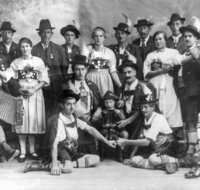 fileadmin/roha/Gautrachtenfest/Chronik/Gruppenfoto_ca_1925.png