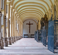 fileadmin/roha/images_galerie/orte_landschaft/Salzburg/Kolleg-Plain-Sebast-Franzis-Mich/SA-SEBAST-0001-0-1-D-roha-Salzburg-Sebastiani-Friedhof-Kreuzgang-Linzergasse.png