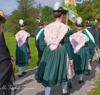 fileadmin/roha/images_galerie/brauchtum/Tracht/Trachtenwallfahrt_Raiten/BR-TRACH-WALL-RAI-0055-D-roha-Brauchtum-Tracht-Trachtenwallfahrt-Raiten-Chiemgau-Alpenverband-Blumenwiese.png