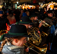 fileadmin/roha/images_galerie/orte_landschaft/Freilassing/FREIL-FUSSG-WEIH-0020-1705-2-D-roha-Freilassing-Fussgaengerzone-Christkindlmarkt-Weihnachten.png