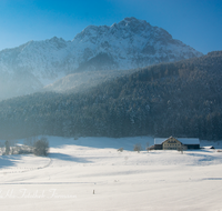 fileadmin/roha/images_galerie/orte_landschaft/Anger/Aufham/LANDS-ANG-AUFH-WI-0002-D-roha-Landschaft-Anger-Aufham-Winter-Hochstaufen.png