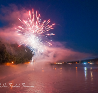 fileadmin/roha/images_galerie/brauchtum/Sonnwendfeuer/BR-SONNW-FEU-LAUF-0006-D-roha-Brauchtum-Sonnwend-Feuer-Sunnawendhansl-Laufen-Salzach-Feuerwerk.png