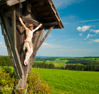 fileadmin/roha/images_galerie/kirche_religion/Neukirchen/KKKM-NEUK-SCHWARZ-0009-D-roha-Wegkreuz-Neukirchen-Schwarzenberg-Herbst.png