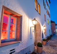 fileadmin/roha/images_galerie/orte_landschaft/Laufen/LAUF-STADT-WEIH-0041-D-roha-Laufen-Weihnachten-Rathaus-Nacht.png