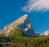 fileadmin/roha/images_galerie/orte_landschaft/Berchtesgaden/Watzmann/BGD-WATZ-0027-D-roha-Berchtesgaden-Watzmann-Gipfel-Wolken-Fichtenwald.png