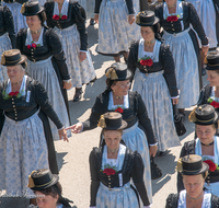 fileadmin/roha/images_galerie/orte_landschaft/Anger/Anger-Trachten-Musik-Fest/BR-FEST-ANG-MUS-TRACH-2018-08-19-1214-07-D-roha-Brauchtum-Fest-Anger-Trachtenverein-Musikkapelle-Festzug.png