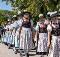 fileadmin/roha/images_galerie/orte_landschaft/Ainring/Trachtenfest/BR-FEST-FELDK-TRACH-2019-08-18-1201-01-D-roha-Brauchtum-Fest-Feldkirchen-Trachtenverein-Ainring-Festzug.png