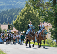 fileadmin/roha/images_galerie/orte_landschaft/Teisendorf/Neukirchen/Trachtenfest-Neukirchen-2019/BR-FEST-NEUK-TRACH-2019-08-11-1155-01-D-roha-Brauchtum-Fest-Neukirchen-Trachtenverein-Festzug.png