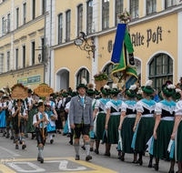 fileadmin/roha/Gautrachtenfest/Bilderglalerie/Gaufest-2023/Festsonntag/BR-GAUFEST-TEIS-2023-3-1157-07-D-roha-Tracht-Gaufest-Teisendorf.png