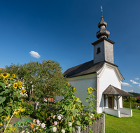 fileadmin/roha/images_galerie/kirche_religion/Saaldorf/KKKM-SAALD-MOOS-0001-01-D-roha-Kirche-Saaldorf-Moosen-Zaun-Garten.png