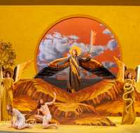 fileadmin/roha/images_galerie/orte_landschaft/Oberammergau/Passion/OBERA-PASS-0002-1-D-roha-Oberammergau-Passion-Spiele-Jesus-Christus-Paradies-Erzengel-Flammendes-Schwert.png