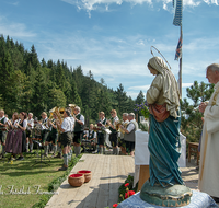 fileadmin/roha/images_galerie/orte_landschaft/Piding/Piding-Feste-Theater-usw/BR-ALMM-STEIN-ALM-1148-02-D-roha-Brauchtum-Almmesse-Piding-Steineralm-Kapelle-Musikkapelle-Aufham.png