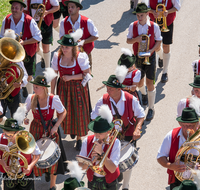 fileadmin/roha/images_galerie/orte_landschaft/Anger/Anger-Trachten-Musik-Fest/BR-FEST-ANG-MUS-TRACH-2018-08-19-1230-02-D-roha-Brauchtum-Fest-Anger-Trachtenverein-Musikkapelle-Festzug.png