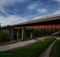 fileadmin/roha/images_galerie/orte_landschaft/Anger/Anger/LANDA-AUTOB-LOITH-0001-D-M-roha-Landart-Autobahn-Bruecke-Anger-Loithal.png