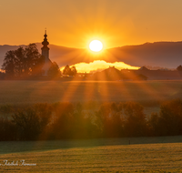 fileadmin/roha/images_galerie/stimmung-Sonne/Sonnenaufgang/AINR-THUND-SO-AU-2023-01-0640-01-D-roha-Ainring-Thundorf-Sonnenaufgang.png