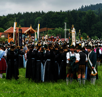 fileadmin/roha/images_galerie/orte_landschaft/Teisendorf/Gaufest-GauverbandI-Freitag14.-Sonntag23.Juli2023/BR-GAUFEST-TEIS-2023-3-0952-D-roha-Tracht-Gaufest-Teisendorf.png