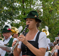 fileadmin/roha/images_galerie/orte_landschaft/Petting/Schoenram-Bezirksmusikfest/MU-BLA-SCHOEN-2024-1-1237-1-D-roha-Musik-Bezirksmusikfest-Schoenram.png