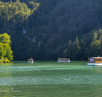 fileadmin/roha/images_galerie/orte_landschaft/Berchtesgaden/Koenigssee/BGD-KOE-SCHIFF-0004-01-D-roha-Berchtesgaden-Koenigssee-Schifffahrt-Christlieger-Insel-Abendlicht.png