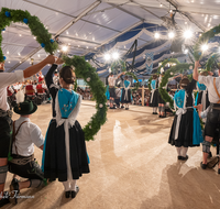 fileadmin/roha/Gautrachtenfest/Bilderglalerie/Gaufest-2023/Gauheimatabend/BR-GAUFEST-TEIS-2023-2-2120-1-D-roha-Tracht-Gaufest-Teisendorf.png