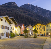 fileadmin/roha/images_galerie/orte_landschaft/Bad_Reichenhall/BAD-REI-FLO-0012-D-roha-Bad-Reichenhall-Floriani-Platz-Stimmung.png