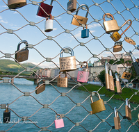 fileadmin/roha/images_galerie/dies_das/LANDA-LIEB-SCHLOSS-0004-D-roha-Landart-Liebesschloss-Salzburg-Bruecke.png