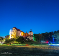 fileadmin/roha/images_galerie/orte_landschaft/Laufen/LAUF-TRIEB-0017-D-roha-Laufen-Schloss-Triebenbach-Nacht-blaue-Stunde-Beleuchtung.png